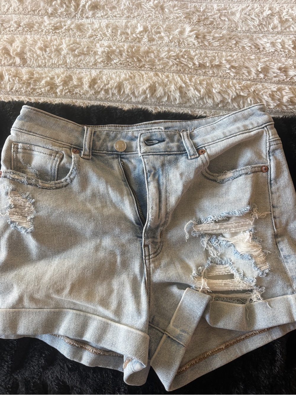 American Eagle Light Blue Distressed Women’s Denim Shorts Size 4